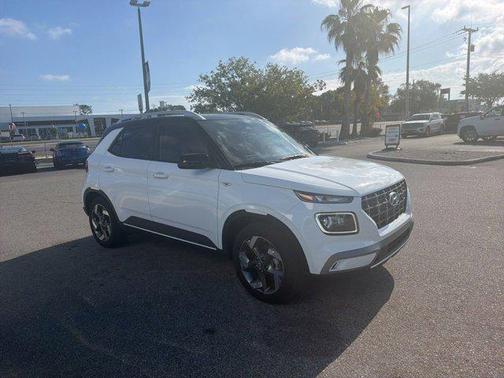 Lunar White w/Black Roof 2025 Hyundai VENUE Limited