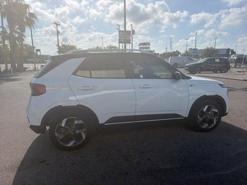 Lunar White w/Black Roof 2025 Hyundai VENUE Limited