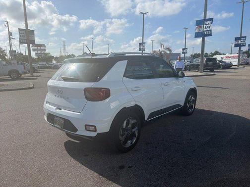 Lunar White w/Black Roof 2025 Hyundai VENUE Limited