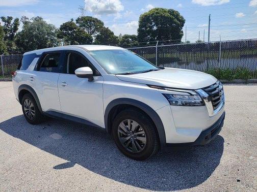 2022 Nissan Pathfinder S 2WD