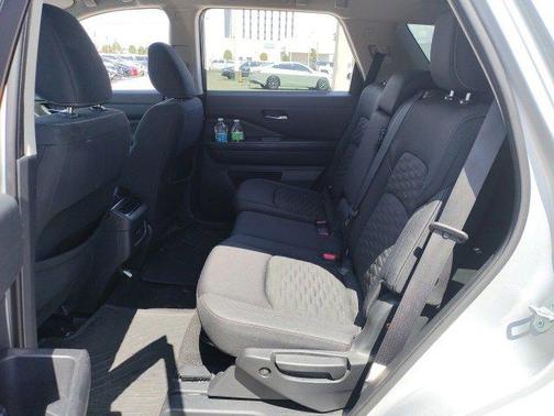 2022 Nissan Pathfinder S 2WD