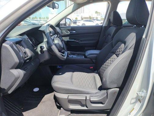 2022 Nissan Pathfinder S 2WD