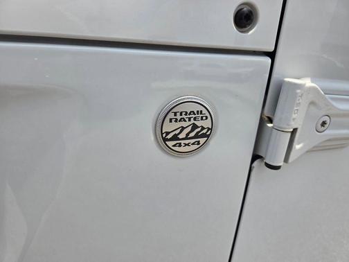 Bright White Clearcoat 2018 Jeep Wrangler Unlimited Sport