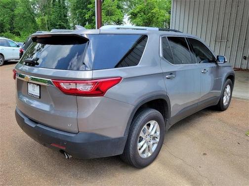 Photo 5 of 5 of 2018 Chevrolet Traverse LT Cloth