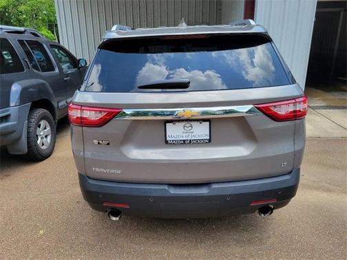 Photo 4 of 5 of 2018 Chevrolet Traverse LT Cloth