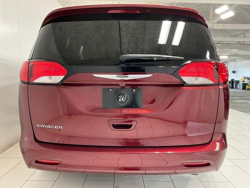2021 Chrysler Voyager L