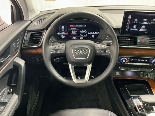 2023 Audi Q5 45 S line Premium Plus