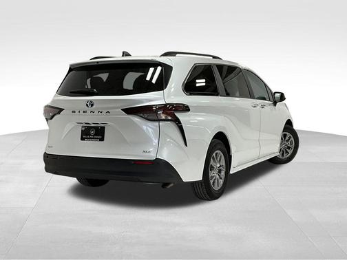 2025 Toyota Sienna XLE