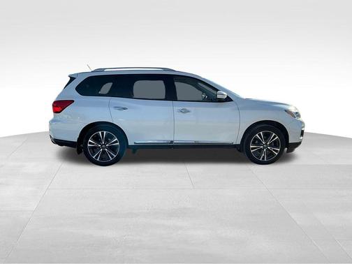 2017 Nissan Pathfinder Platinum