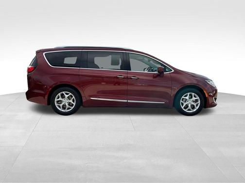 2018 Chrysler Pacifica Touring-L