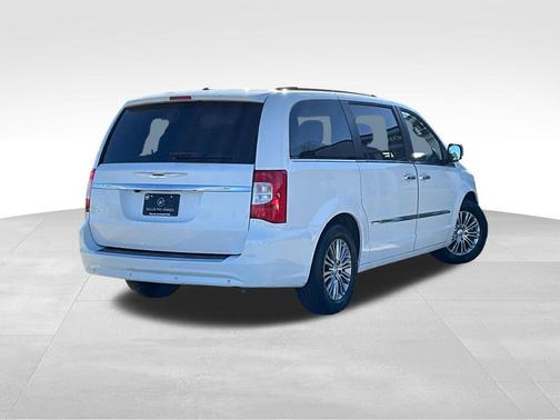 2014 Chrysler Town & Country Touring-L