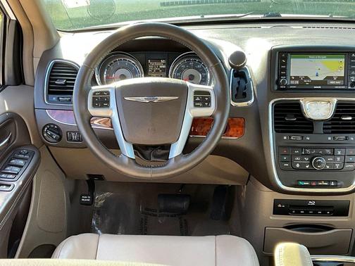 2014 Chrysler Town & Country Touring-L