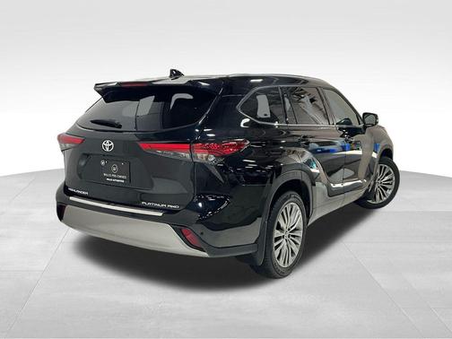 2022 Toyota Highlander Platinum