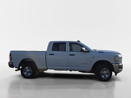 2022 RAM 2500 Tradesman Crew Cab 4x4 6'4' Box