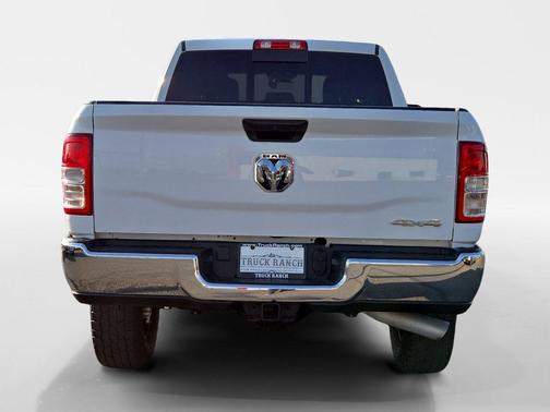2022 RAM 2500 Tradesman Crew Cab 4x4 6'4' Box