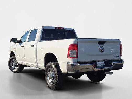 2022 RAM 2500 Tradesman Crew Cab 4x4 6'4' Box