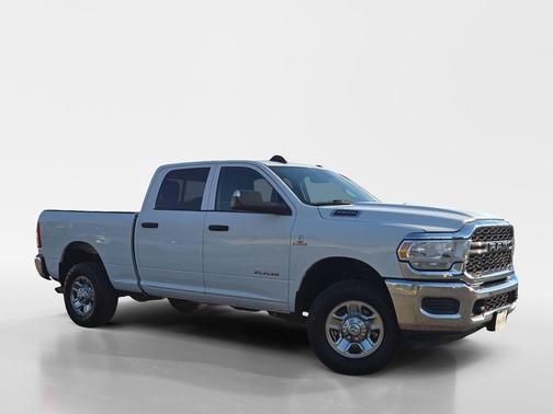 2022 RAM 2500 Tradesman Crew Cab 4x4 6'4' Box