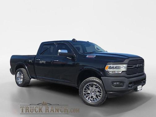 Diamond Black Crystal Pearlcoat 2019 RAM 2500 Laramie Crew Cab 4x4 6'4' Box