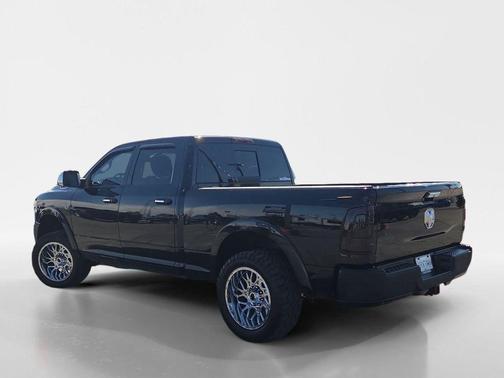 Diamond Black Crystal Pearlcoat 2019 RAM 2500 Laramie Crew Cab 4x4 6'4' Box