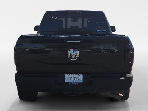 Diamond Black Crystal Pearlcoat 2019 RAM 2500 Laramie Crew Cab 4x4 6'4' Box