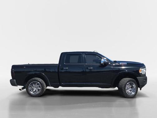 Diamond Black Crystal Pearlcoat 2019 RAM 2500 Laramie Crew Cab 4x4 6'4' Box
