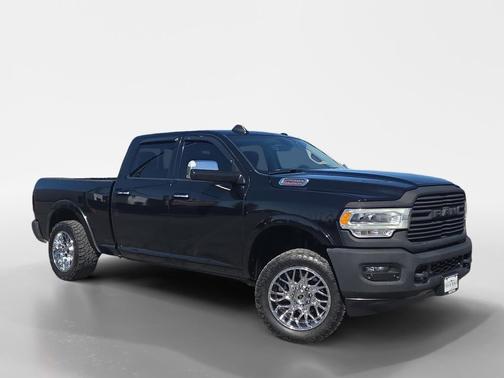 Diamond Black Crystal Pearlcoat 2019 RAM 2500 Laramie Crew Cab 4x4 6'4' Box