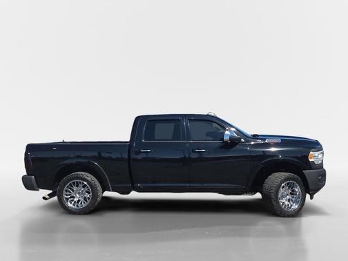 Diamond Black Crystal Pearlcoat 2019 RAM 2500 Laramie Crew Cab 4x4 6'4' Box
