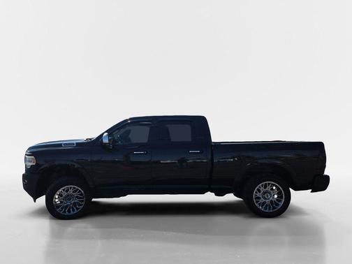 Diamond Black Crystal Pearlcoat 2019 RAM 2500 Laramie Crew Cab 4x4 6'4' Box
