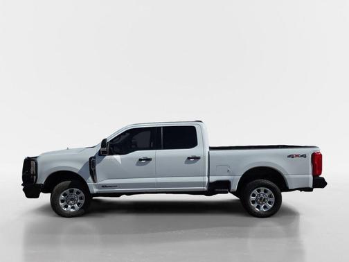 Oxford White 2023 Ford F-250 XLT