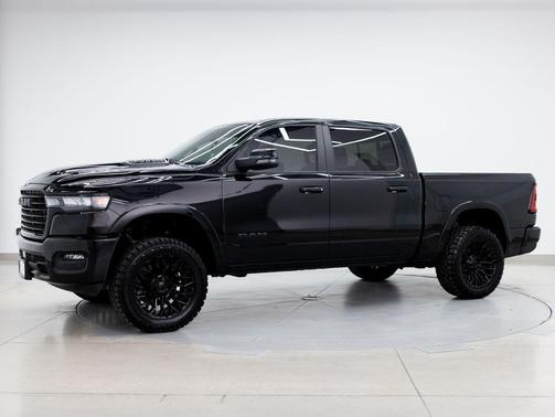 Diamond Black Crystal Pearlcoat 2025 RAM 1500 Laramie