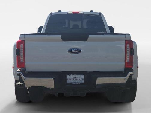 Star White Metallic Tri-Coat 2023 Ford F-350 Lariat