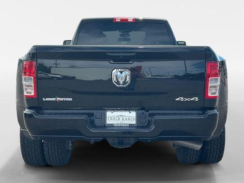 Diamond Black Crystal Pearlcoat 2024 RAM 3500 Lone Star Crew Cab 4x4 8' Box