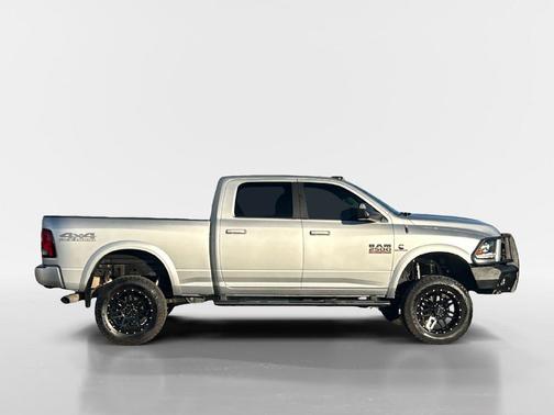 Bright Silver Metallic Clearcoat 2018 RAM 2500 Laramie Crew Cab 4x4 6'4' Box