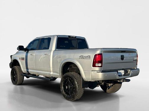 Bright Silver Metallic Clearcoat 2018 RAM 2500 Laramie Crew Cab 4x4 6'4' Box