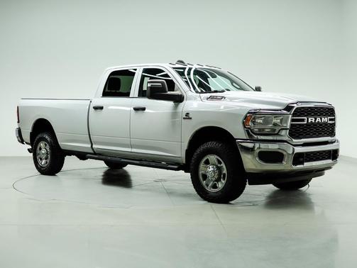 2023 RAM 2500 Tradesman Crew Cab 4x4 8' Box