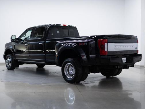 Shadow Black 2018 Ford F-350 Platinum