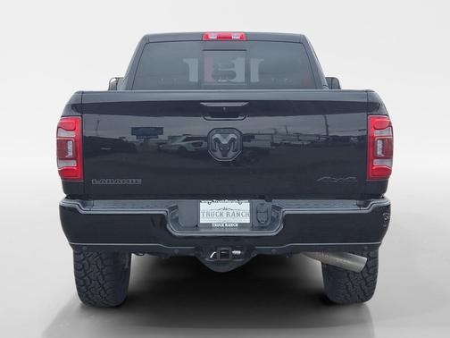 2019 RAM 2500 Laramie Crew Cab 4x4 6'4' Box