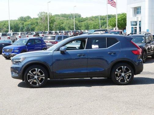Denim Blue Metallic 2019 Volvo XC40 T5 Inscription