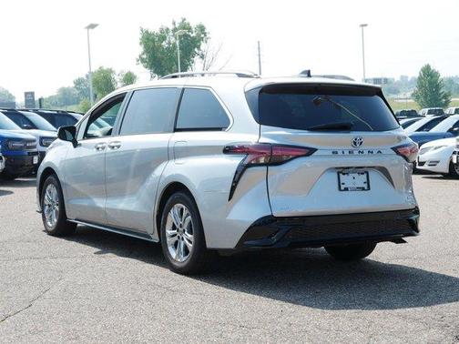 2022 Toyota Sienna XSE 7 Passenger