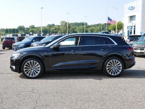 2019 Audi e-tron Prestige