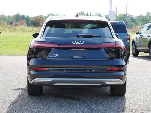 2019 Audi e-tron Prestige
