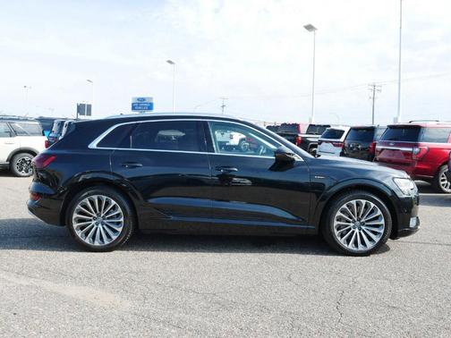 2019 Audi e-tron Prestige