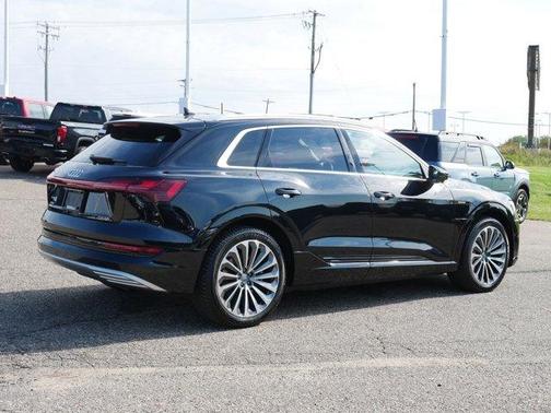 2019 Audi e-tron Prestige