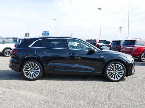 2019 Audi e-tron Prestige