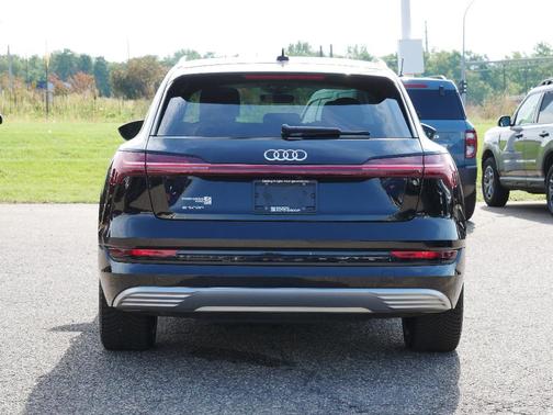 2019 Audi e-tron Prestige