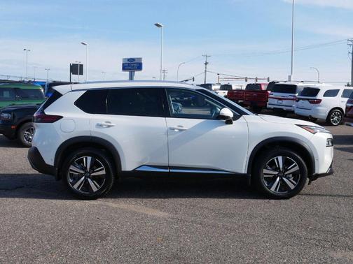 2022 Nissan Rogue SL