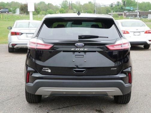 Black Metallic 2024 Ford Edge SEL