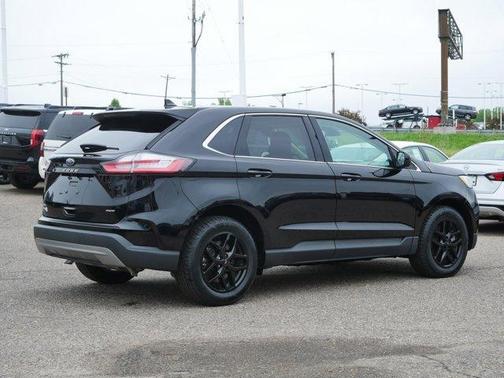 Black Metallic 2024 Ford Edge SEL