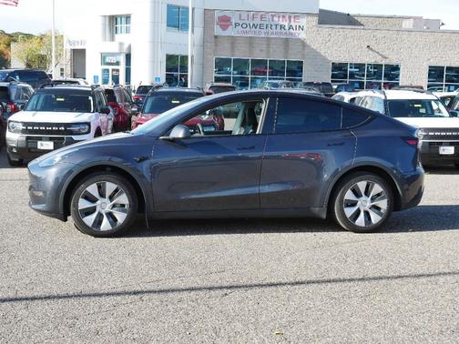 2024 Tesla Model Y Long Range