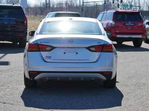 Brilliant Silver Metallic 2024 Nissan Altima 2.5 SV